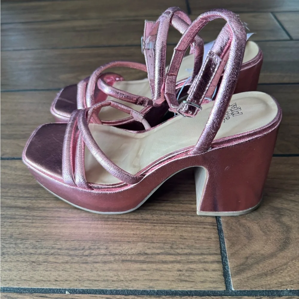 WILD FABLE Astro Metallic Pink Strappy Platform Sandals size 6.5
